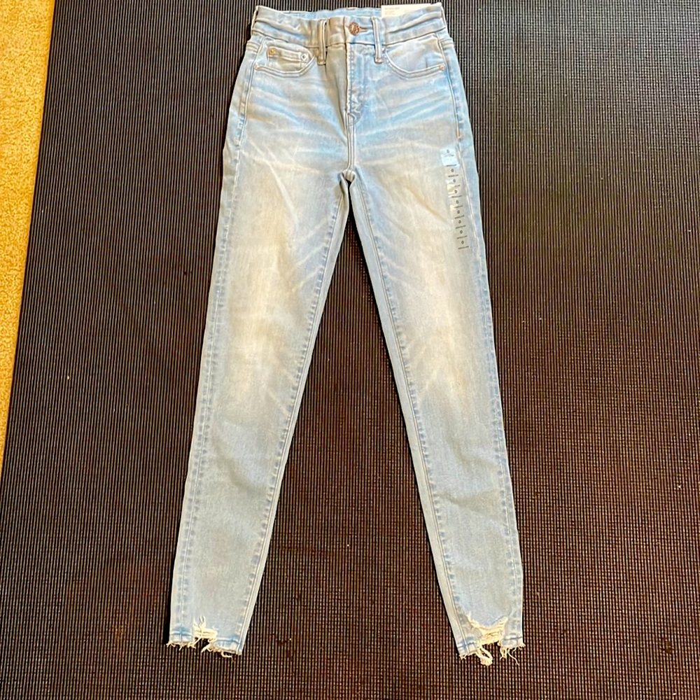 The luxe Jean high rising begging